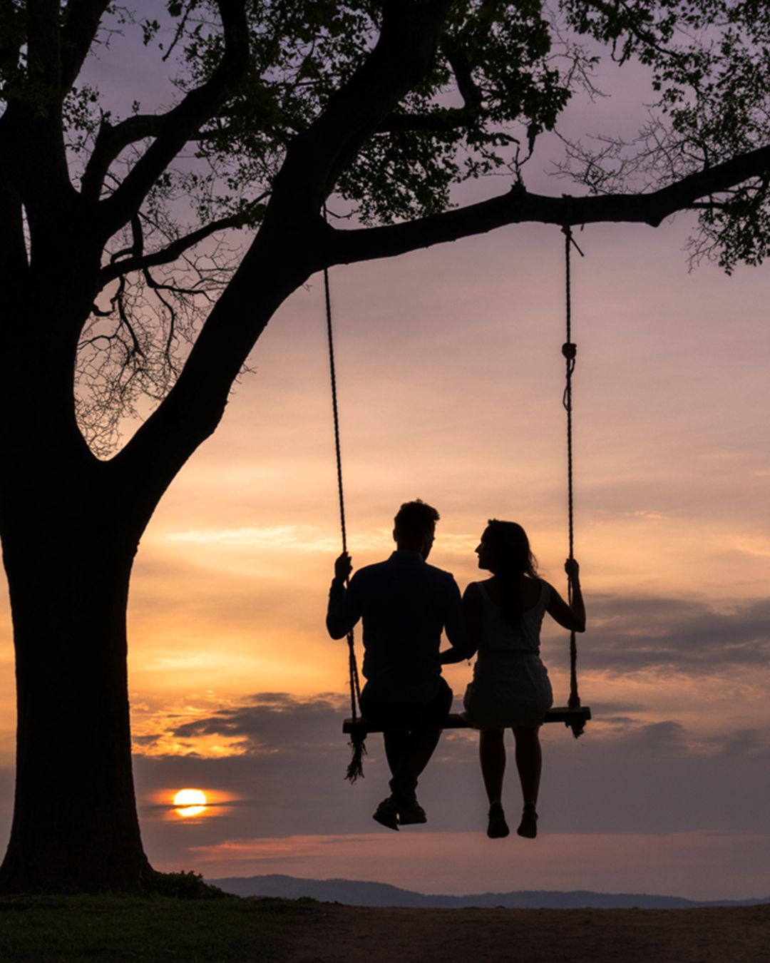 Couple au coucher de soleil - guidance intuitive sentimentale